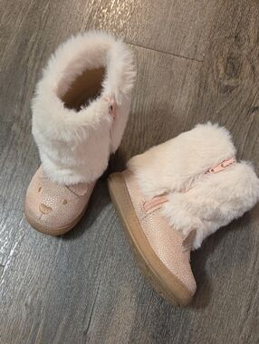 cupcakes & cashmere • Girls' Bear Fuzzy Lined Booties (Pink & White)
